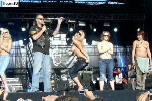 Tits and some pussies at rock concerts. Part 2. Thumb 29