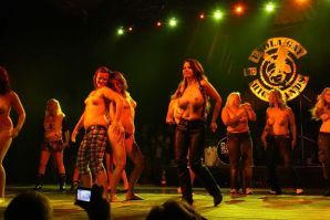 Tits and some pussies at rock concerts. Part 3. Thumb 10