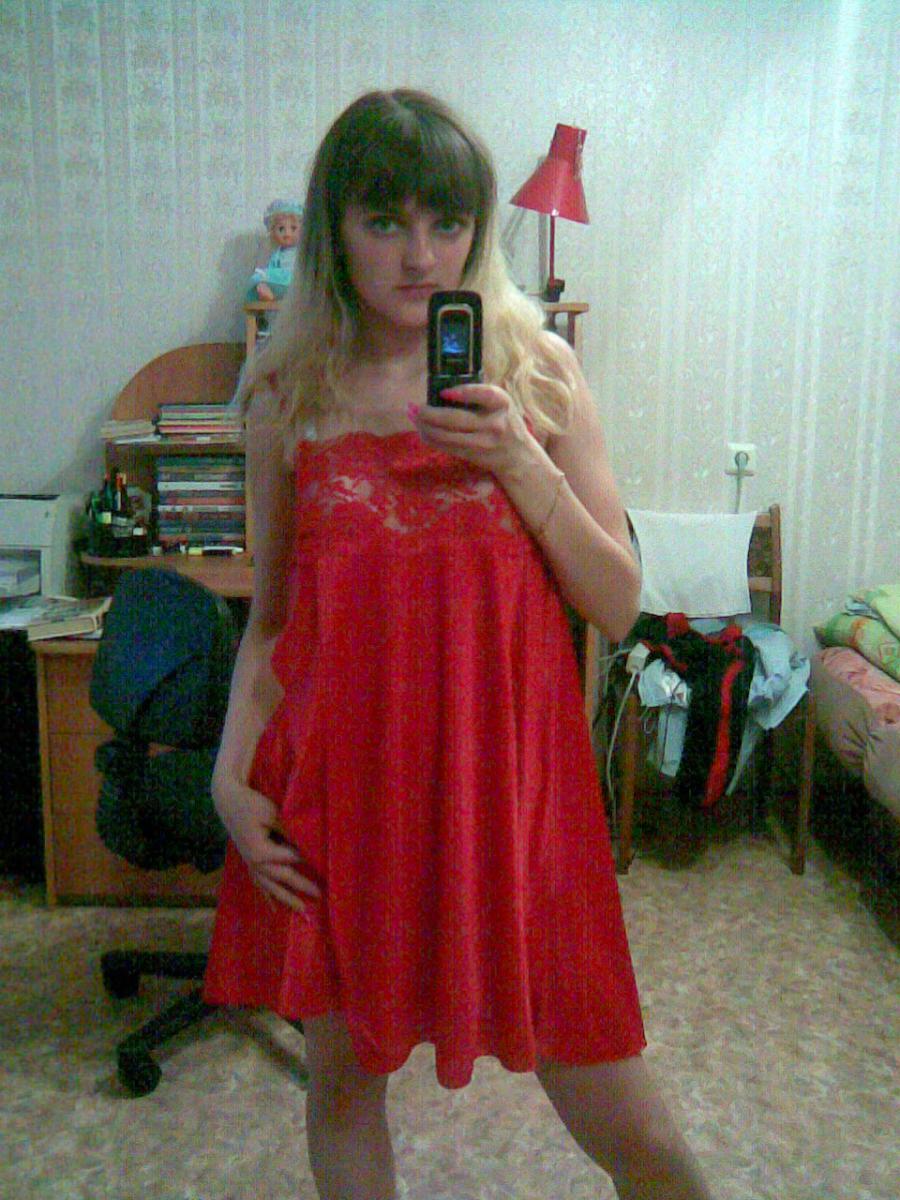 A lover of taking photos of herself on the phone. Part 2. Photo 13