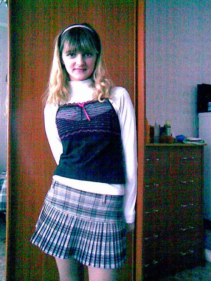 A lover of taking photos of herself on the phone. Part 2. Photo 14
