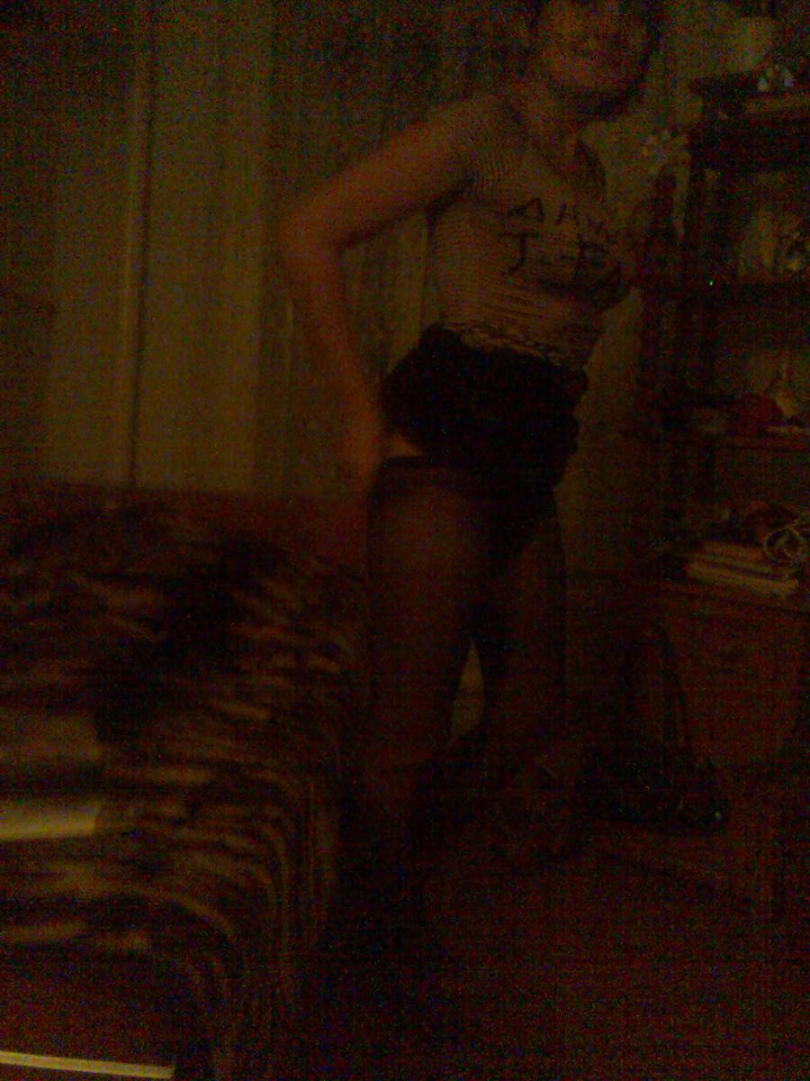 A lover of taking photos of herself on the phone. Part 2. Photo 37