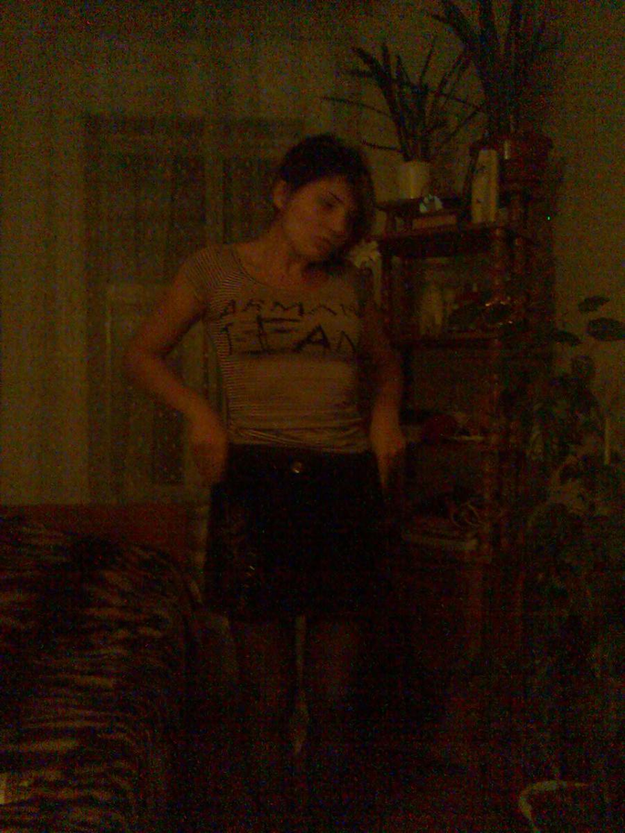 A lover of taking photos of herself on the phone. Part 2. Photo 38