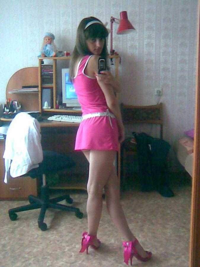 A lover of taking photos of herself on the phone. Part 2. Photo 5