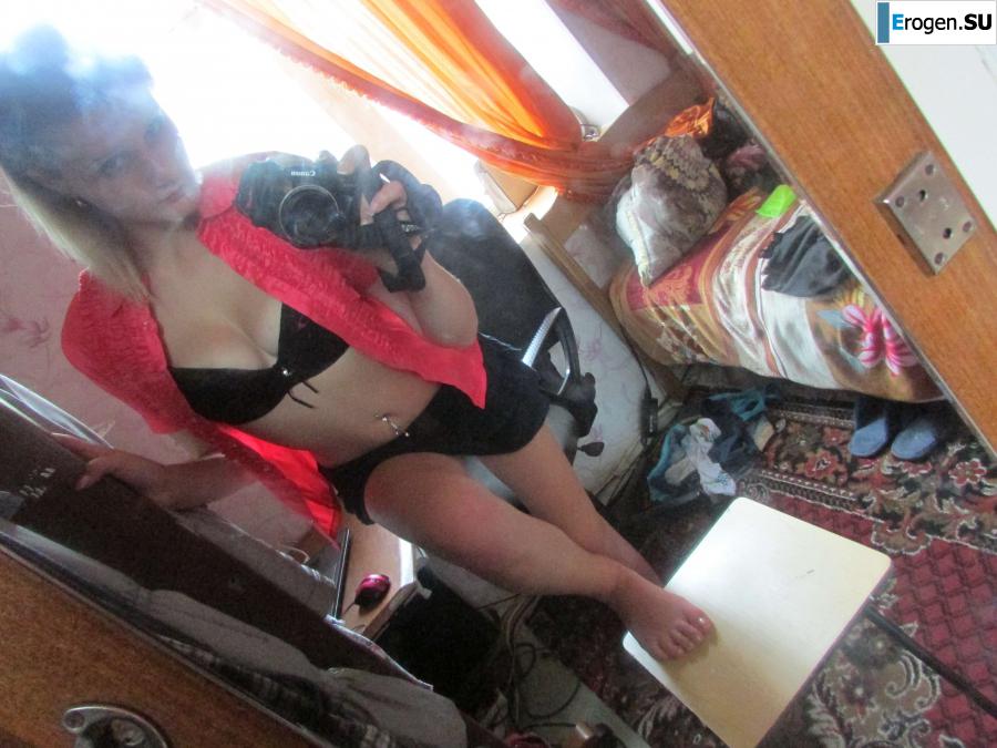 Девочка любит фотографировать свою киску. Слайд 24