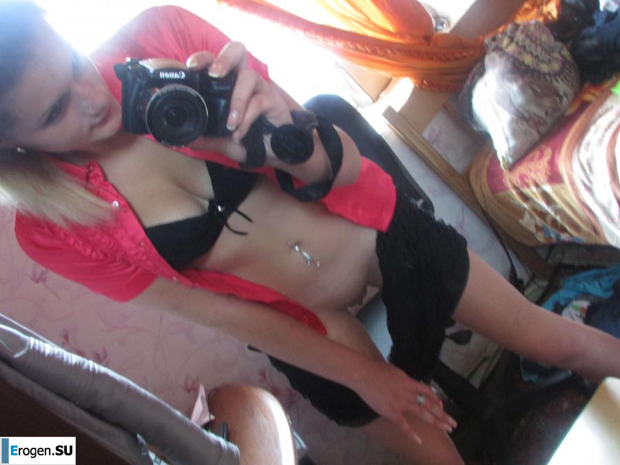 Девочка любит фотографировать свою киску. Слайд 34