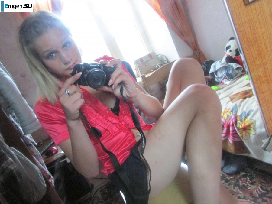 Девочка любит фотографировать свою киску. Слайд 50