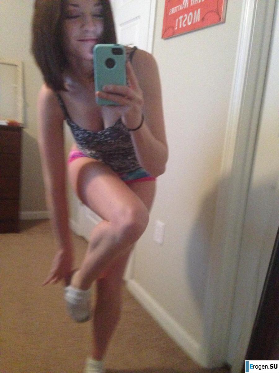 The cheerful young lady makes her selfie. Photo 19