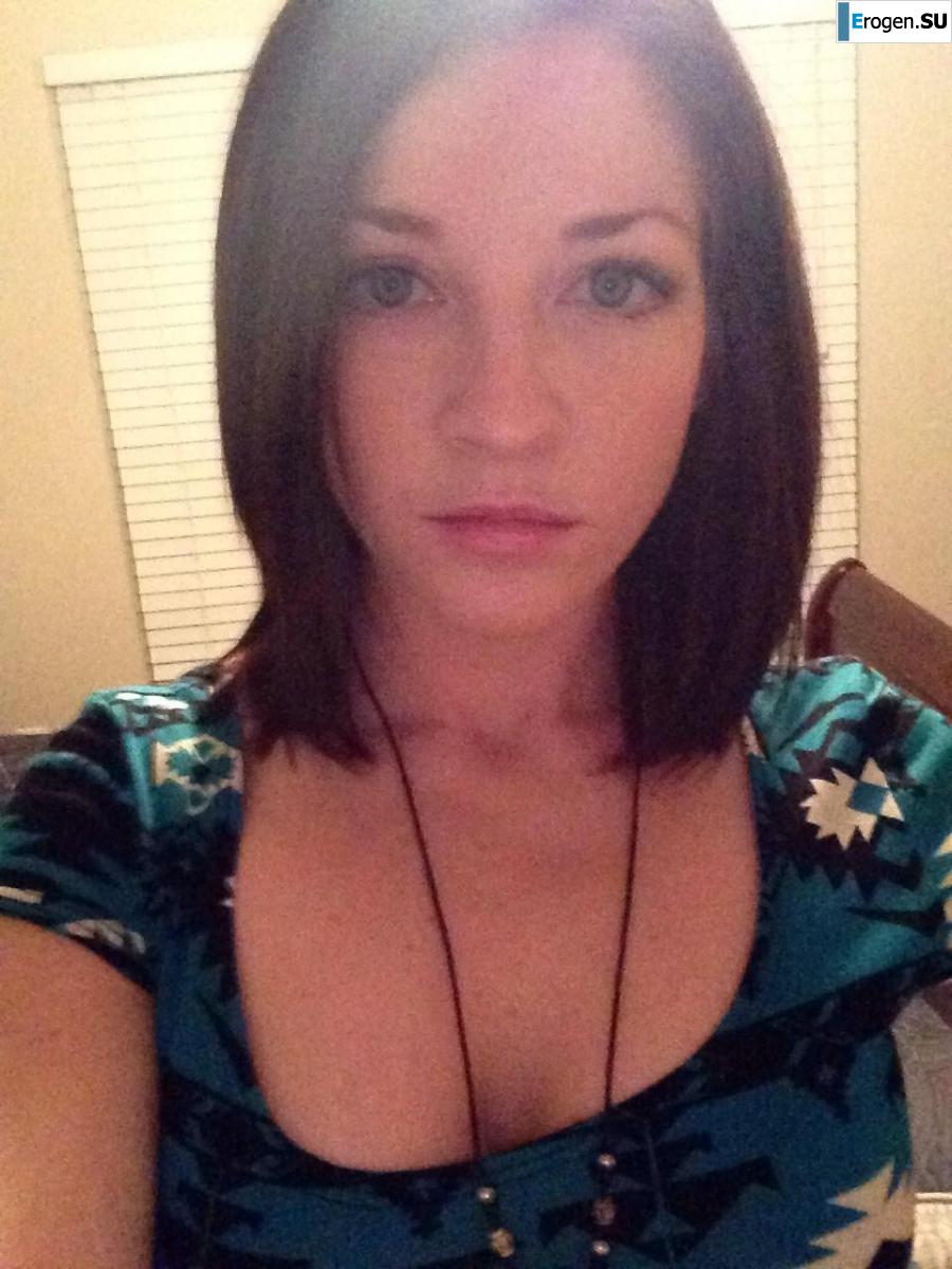 The cheerful young lady makes her selfie. Photo 53