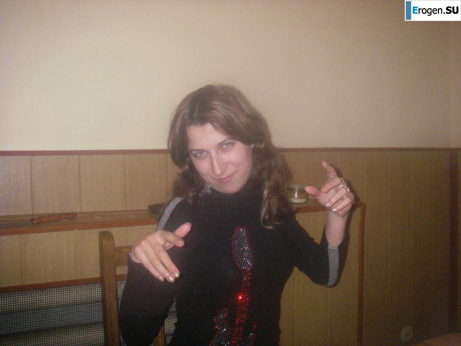Girlfriends at a Bachelorette Party. Photo 10