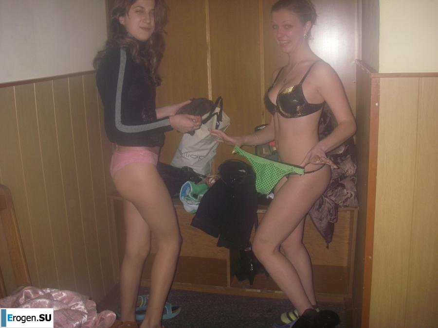 Girlfriends at a Bachelorette Party. Photo 12