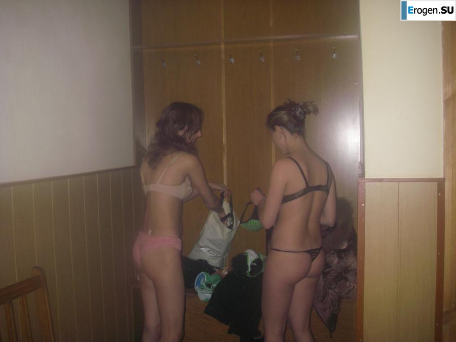 Girlfriends at a Bachelorette Party. Photo 13