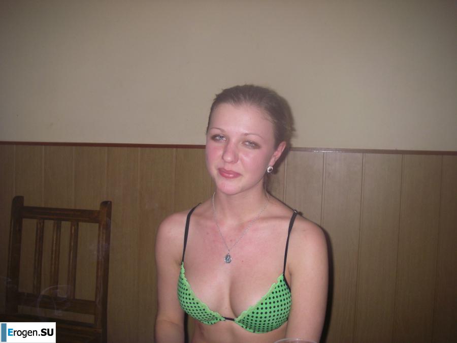 Girlfriends at a Bachelorette Party. Photo 18