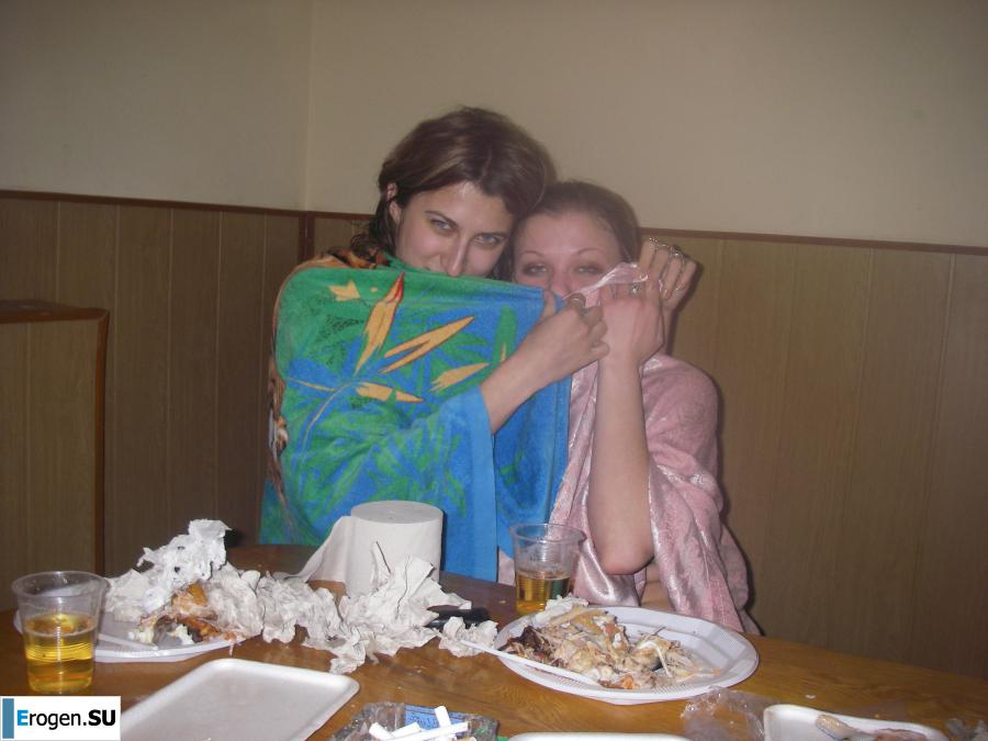 Girlfriends at a Bachelorette Party. Photo 19