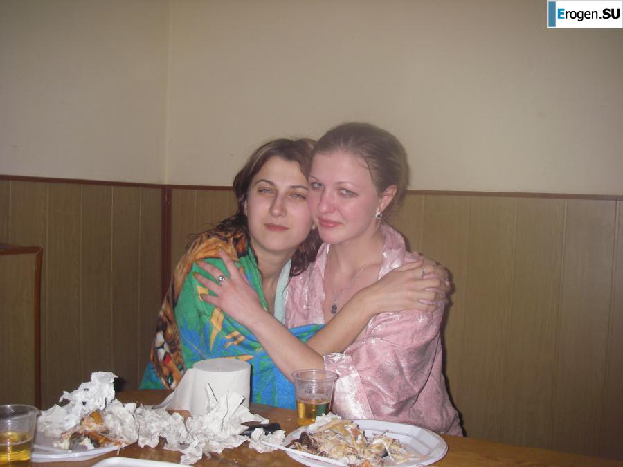 Girlfriends at a Bachelorette Party. Photo 21
