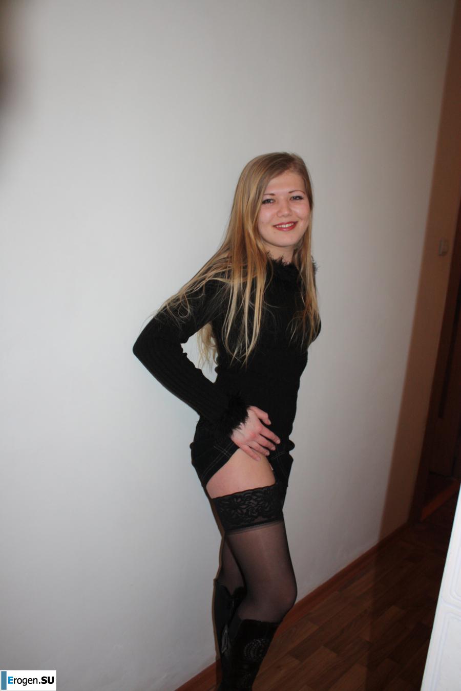 Beauty on the red chair. Photo 11