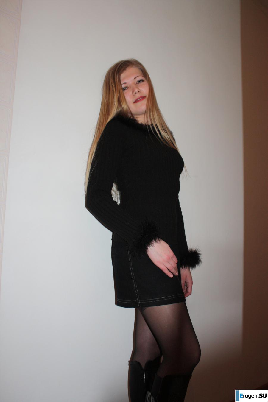 Beauty on the red chair. Photo 6