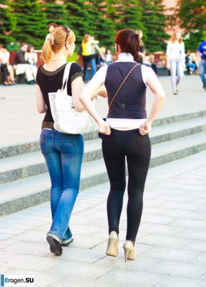 Девушки в лосинах. Эскиз 25