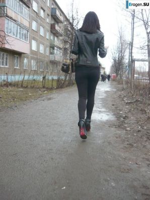 Девушки в лосинах. Эскиз 60