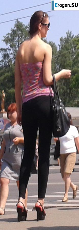 Some more girls in leggings. Photo 10