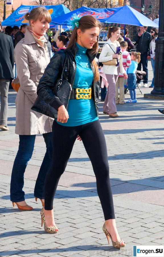 Some more girls in leggings. Photo 42