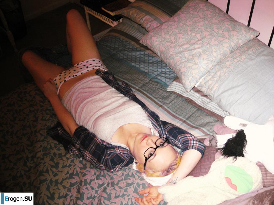 bespectacled self-album. Photo 3