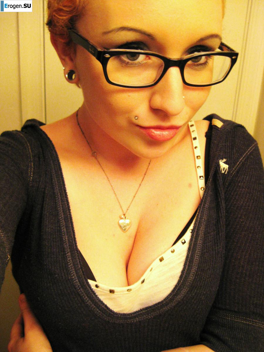 bespectacled self-album. Photo 7