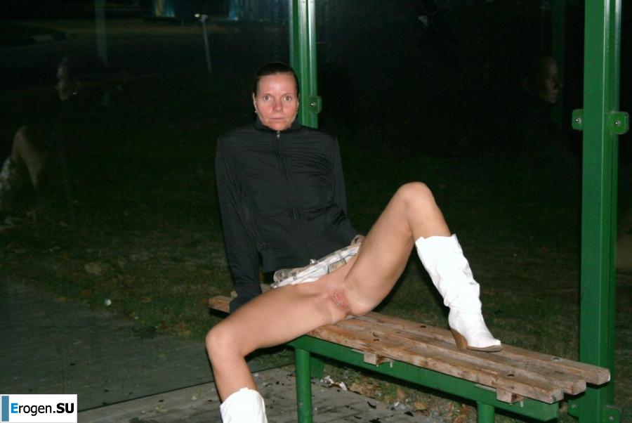 Helga, husband and girlfriends. Photo 21