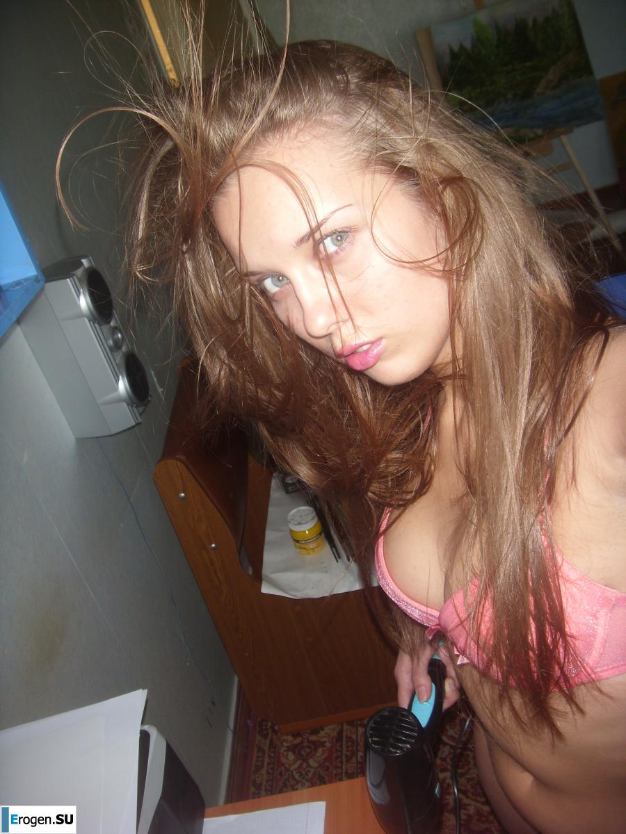 Selfies of a young artist. Photo 20