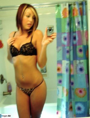 naked brunette. Thumb 40