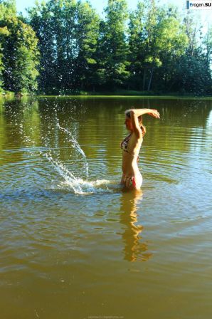 naked girls on the lake. Thumb 20