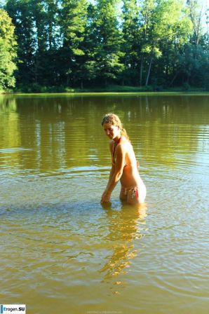 naked girls on the lake. Thumb 22