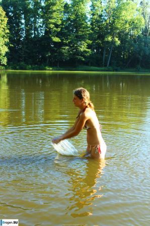 naked girls on the lake. Thumb 23