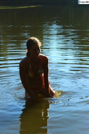 naked girls on the lake. Thumb 4