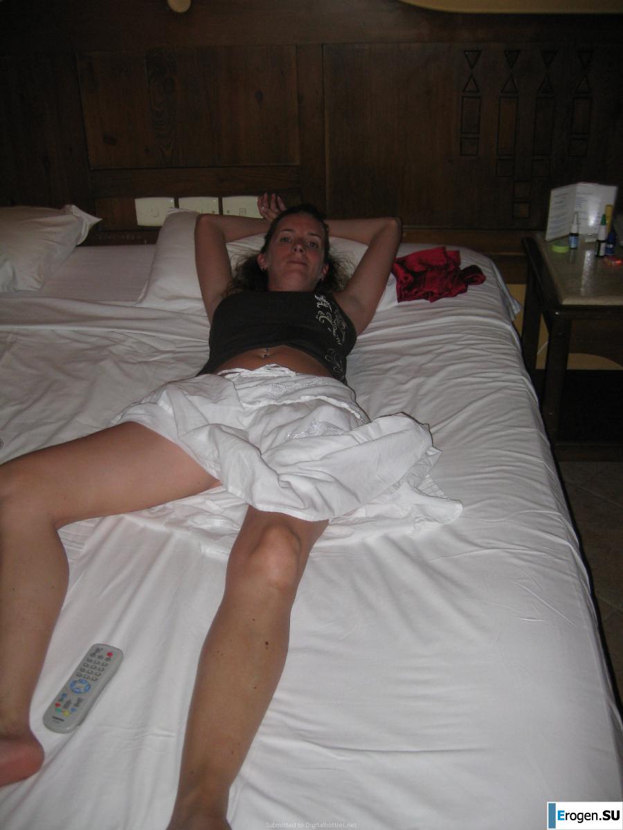 tans naked. Photo 17