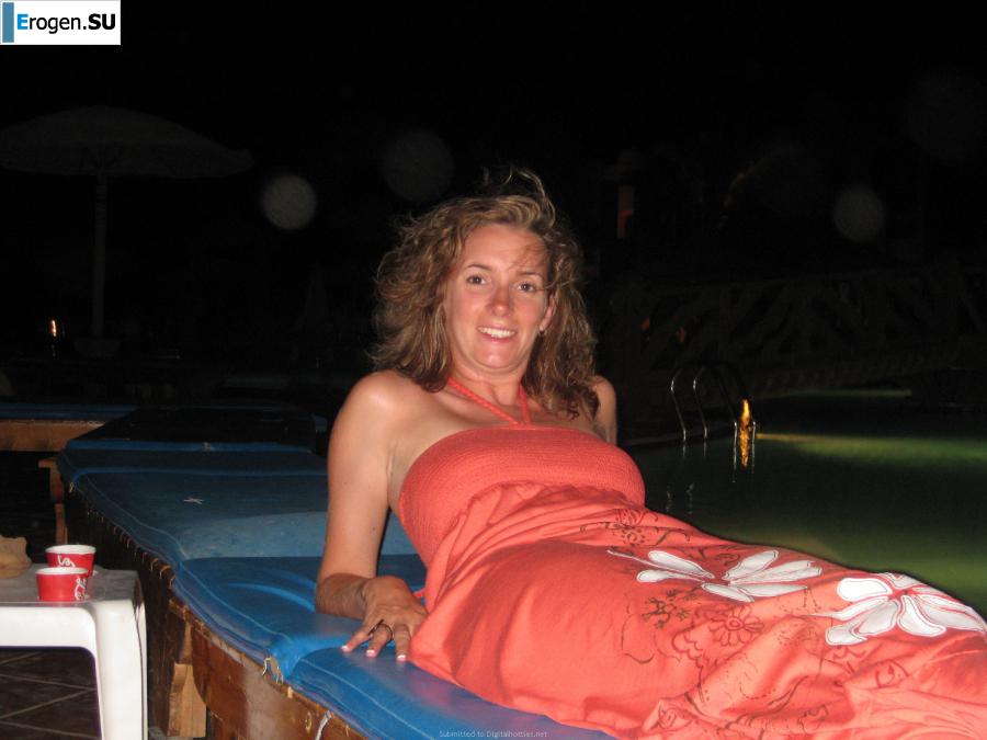 tans naked. Photo 19