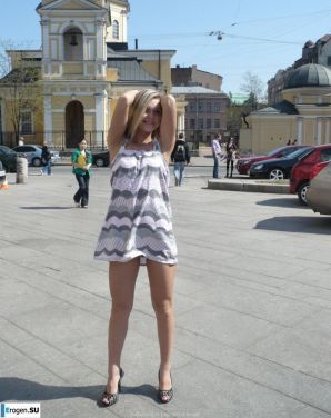 Молодая голая студентка. Эскиз 18