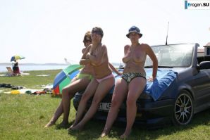 Girls were exposed in nature. Thumb 6