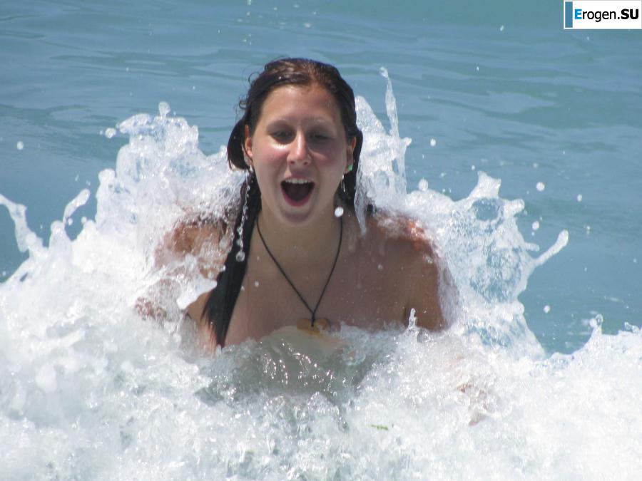 tits on the beach. Photo 4