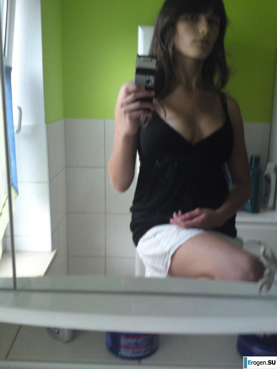 studio in the bathroom. Photo 8