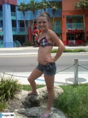 young miniature girl with a bald daddy. Thumb 10