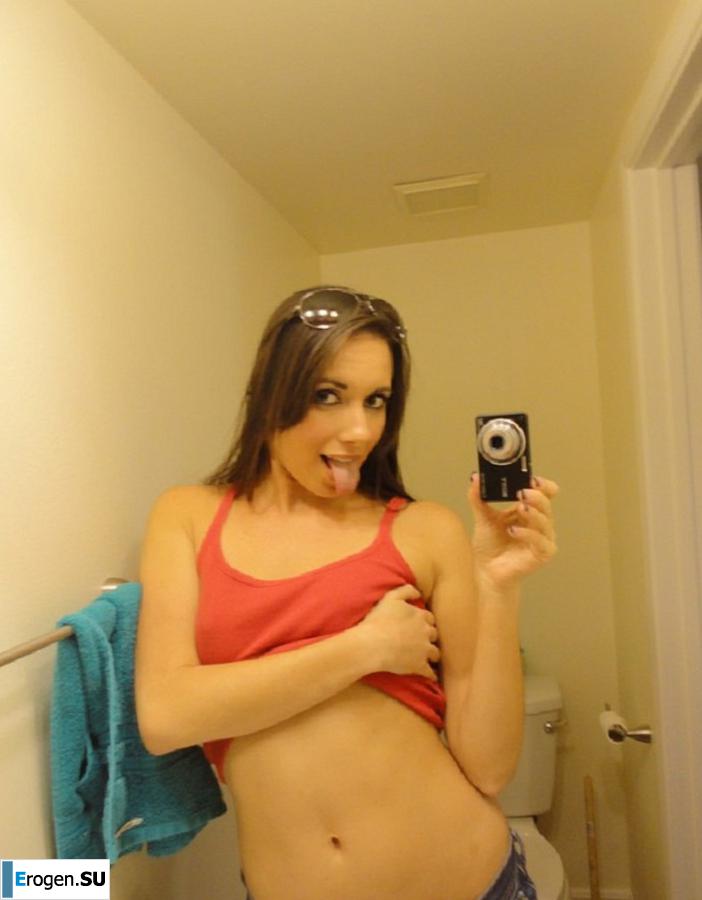 striptease in front of the mirror. Photo 57