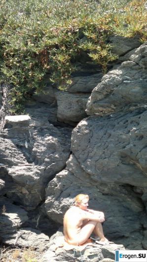 naked on the rocky shores. Thumb 31
