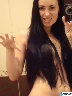 pregnant music lover without clothes. Thumb 4