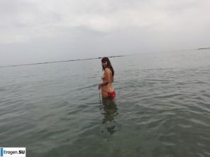 на пляже в Маями без купальника. Часть 2. Эскиз 23