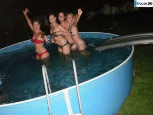 naked chicks in the pool. Thumb 10