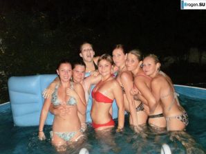 naked chicks in the pool. Thumb 11