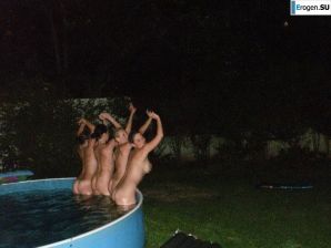 naked chicks in the pool. Thumb 15