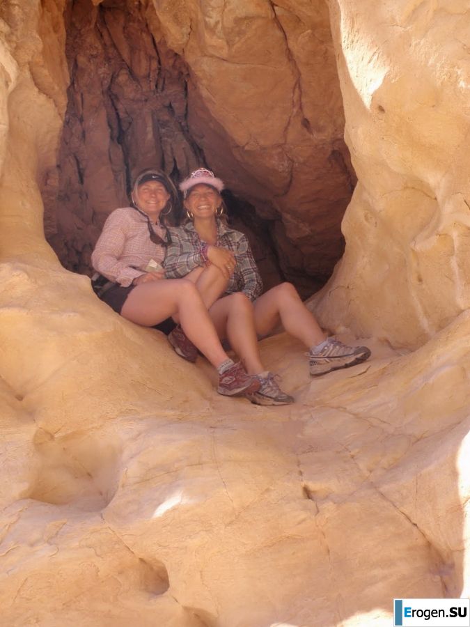 crazy girls in the canyon. Photo 6