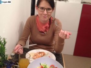a woman has something to show. Thumb 20