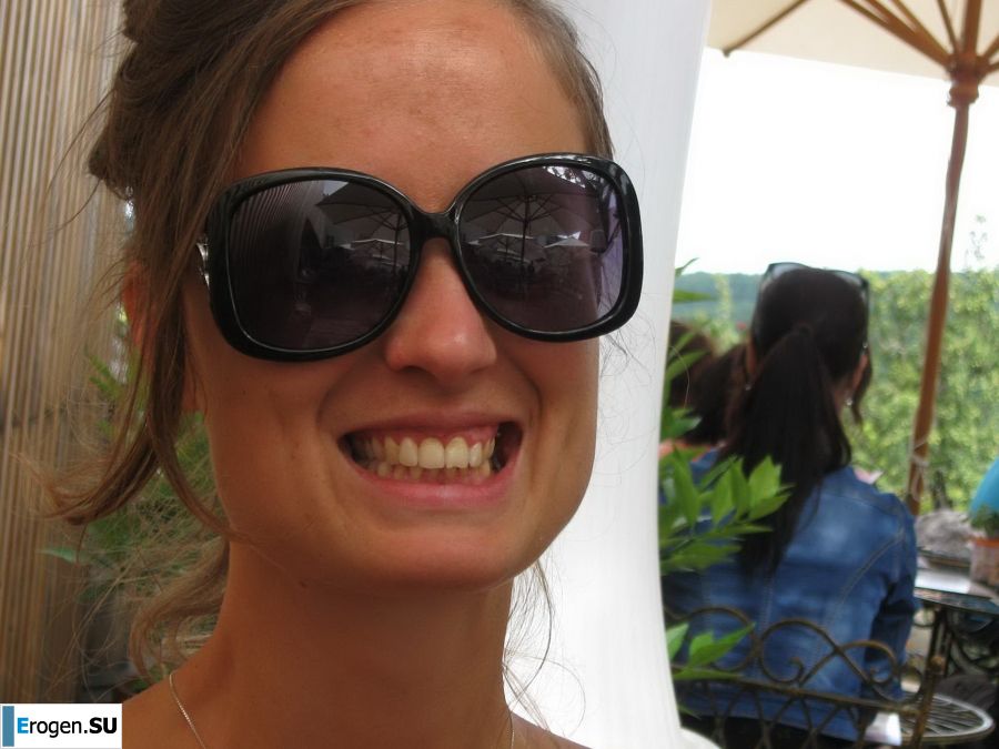 took off her bra somewhere on the rocky slopes. Photo 18